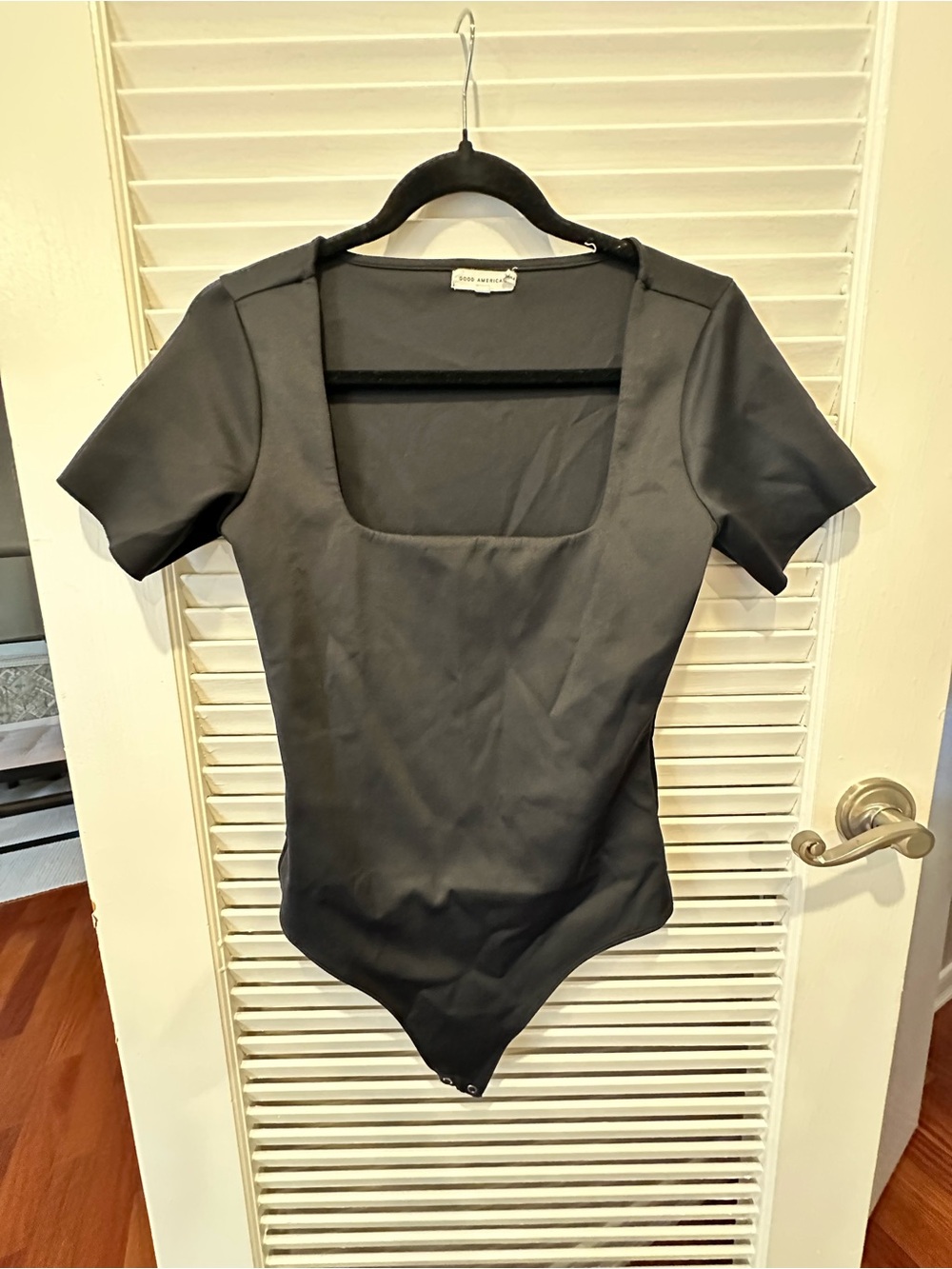 Good American Black Square-Neck Short Sleeve Bodysuit